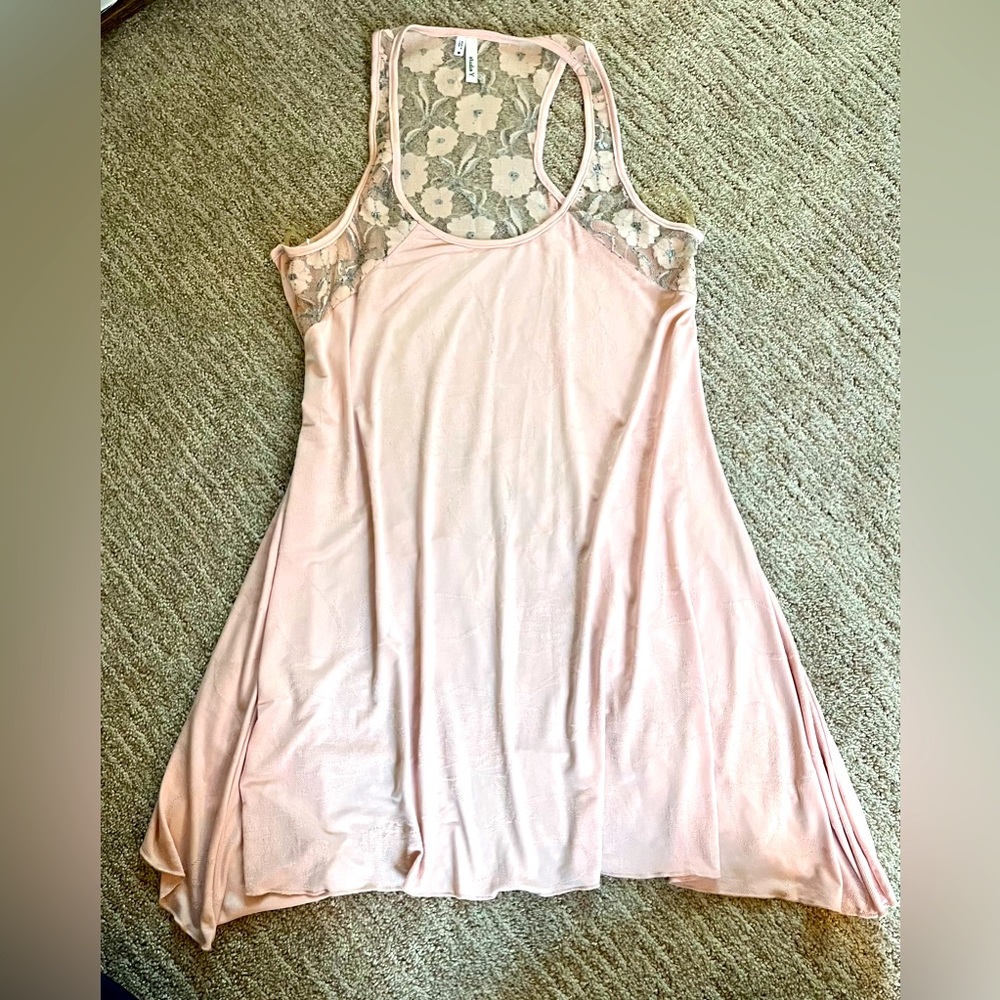 Light pink tank with lace
